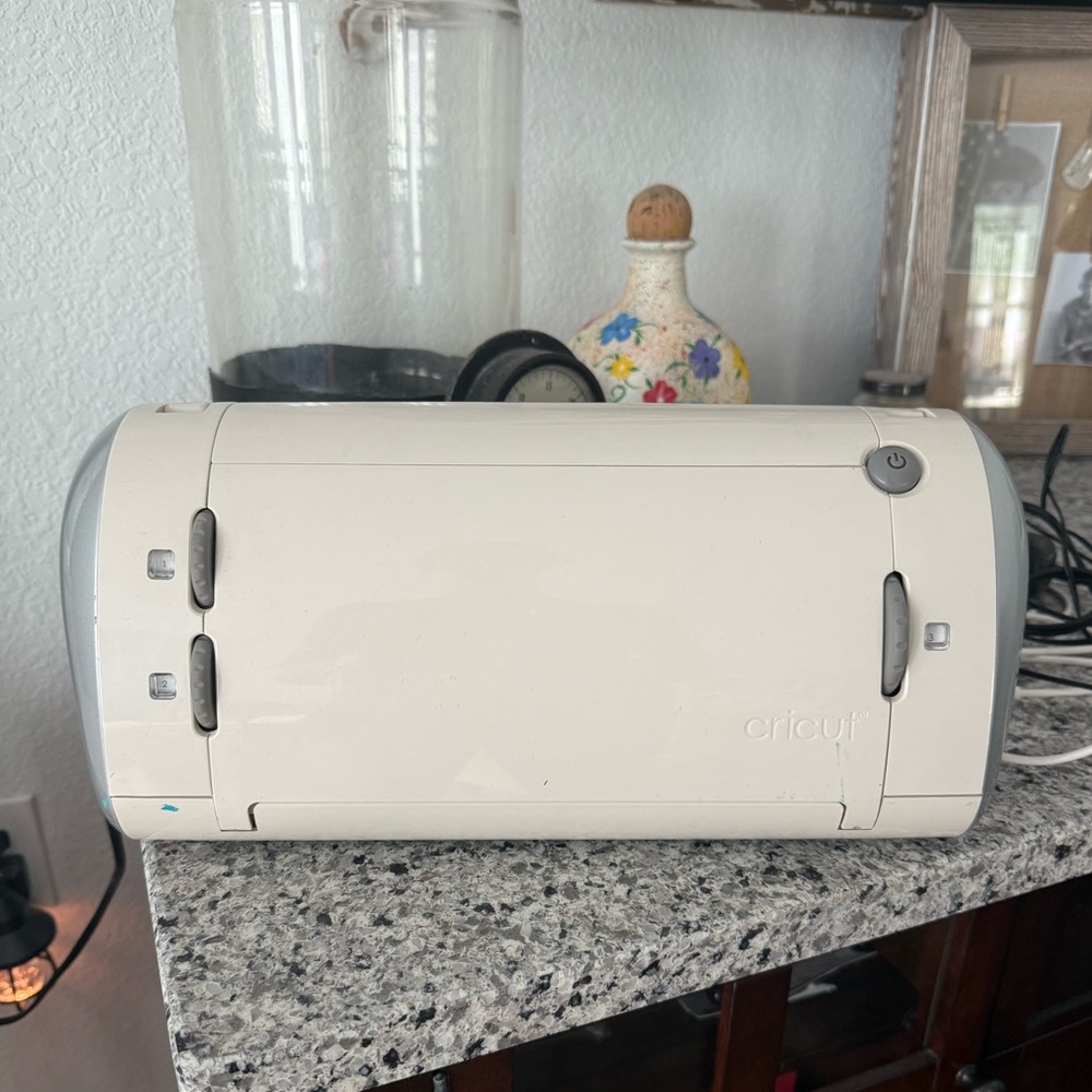 Cricut Provo Craft Expression Model CRV001 Die Cutting Machine